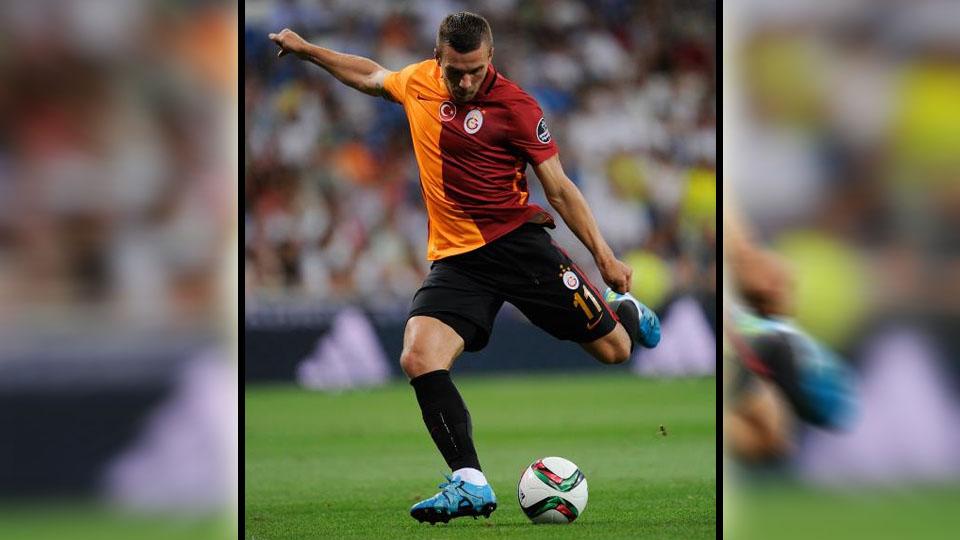 Lukas Podolski dipinang oleh Beijing Guoan. - INDOSPORT